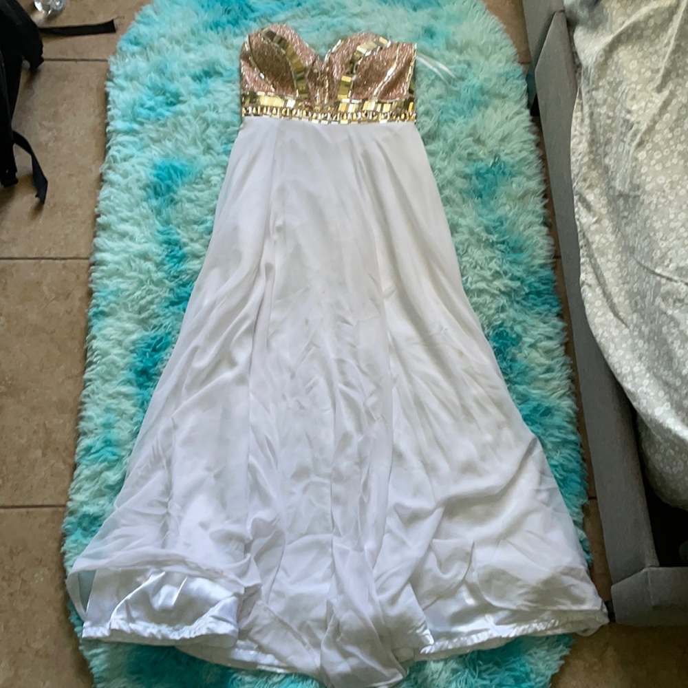 Good and whit prom dress